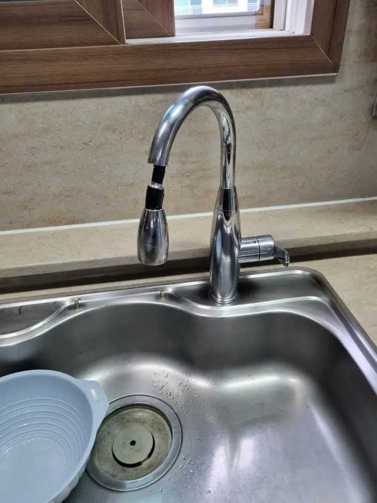 막힘해결119, 싱크대 수전 교체로 누수·수압 문제 한 번에 해결한 주방 시공기